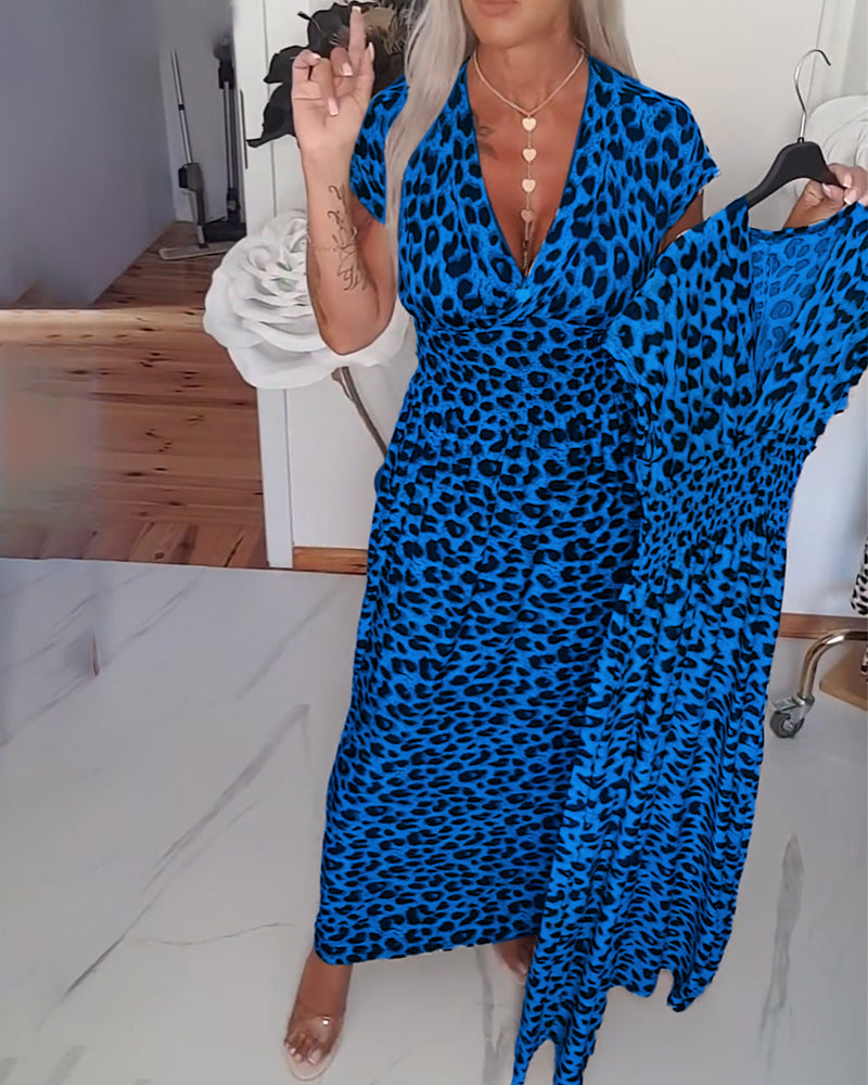 Robe élégante à imprimé léopard et col en V